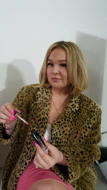Leopard coat, gloss in hand