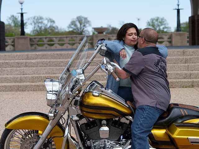 The two of them behind the bike
