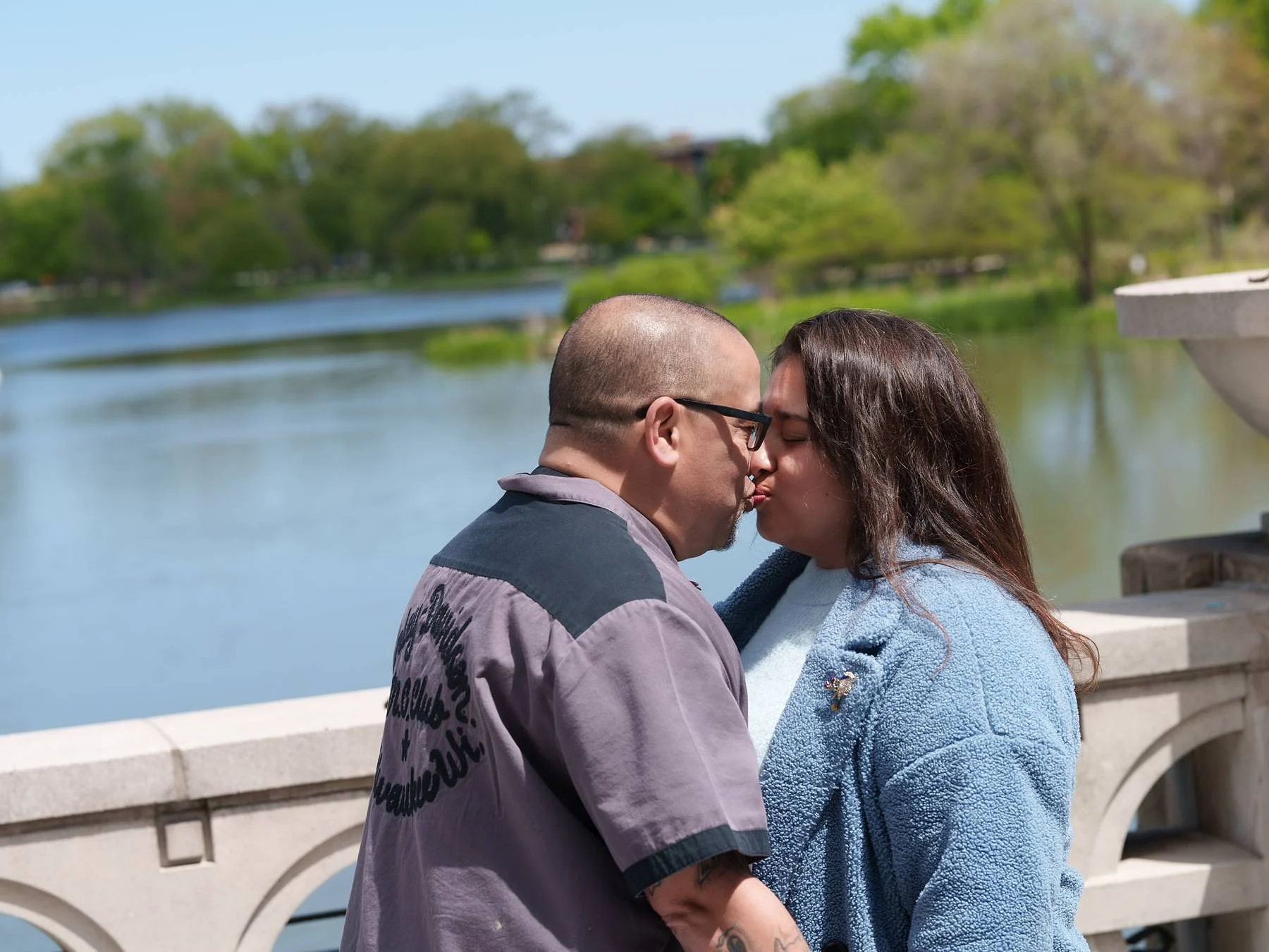 A kiss by the lagoon
