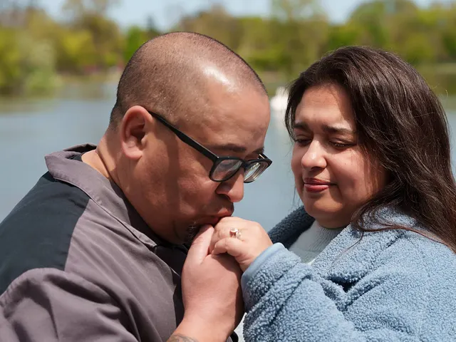 He kisses her hand