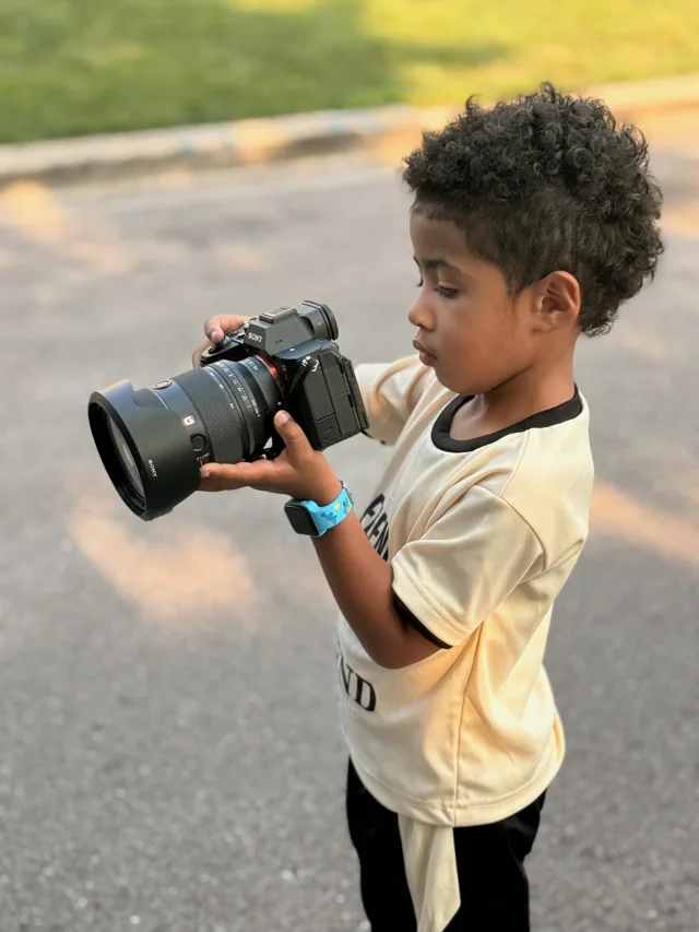 Luca exploring Riri behind the lens